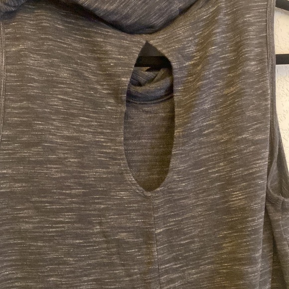 GAIAM hooded, keyhole tank top - Picture 4 of 4